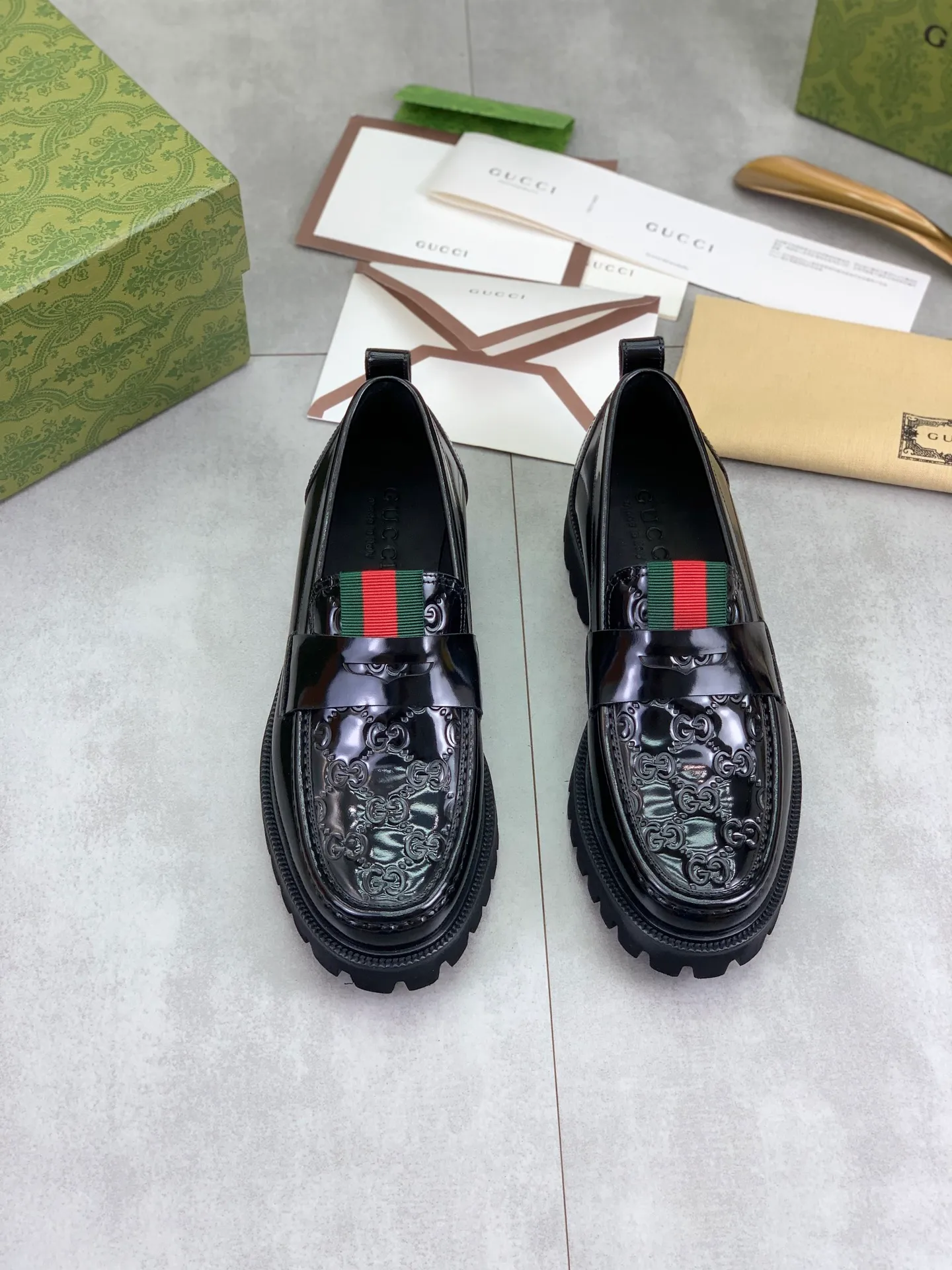 Factory price P840 💰💎💎💎Top version (original foam outsole) Brand: [GUCCi] Gucci's new business formal casual leather shoes Standard code: Men's size 39–45 (38 needs to be customized) Grade: Same style as the official website Original order quality Materials: Original open-edge beaded calfskin Water-dyed cowhide lining Original lightweight foam outsole Style category: Men's fashion Formal casual leather shoes, slip-on men's shoes series, young and fashionable, European and American trends, British style, casual matching, comfortable feet, color: multiple colors available, actual picture